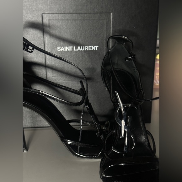 Saint Laurent
Opyum YSL Patent Ankle-Strap Sandals, black, size 42 - Picture 4 of 11